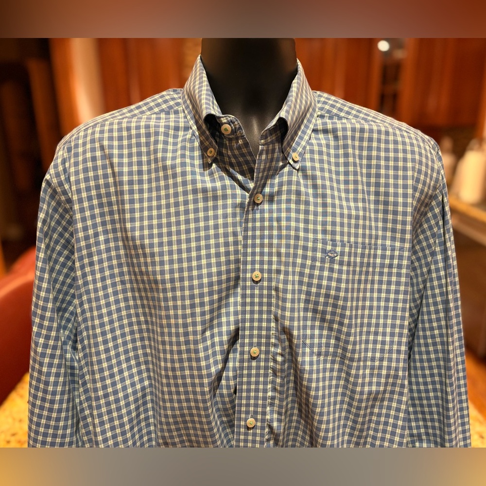 Southern Tide men’s button front shirt. Sharp blue & green plaid w/logo. Large